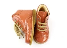 Angulus begyndersko dusty orange lak med snørebånd